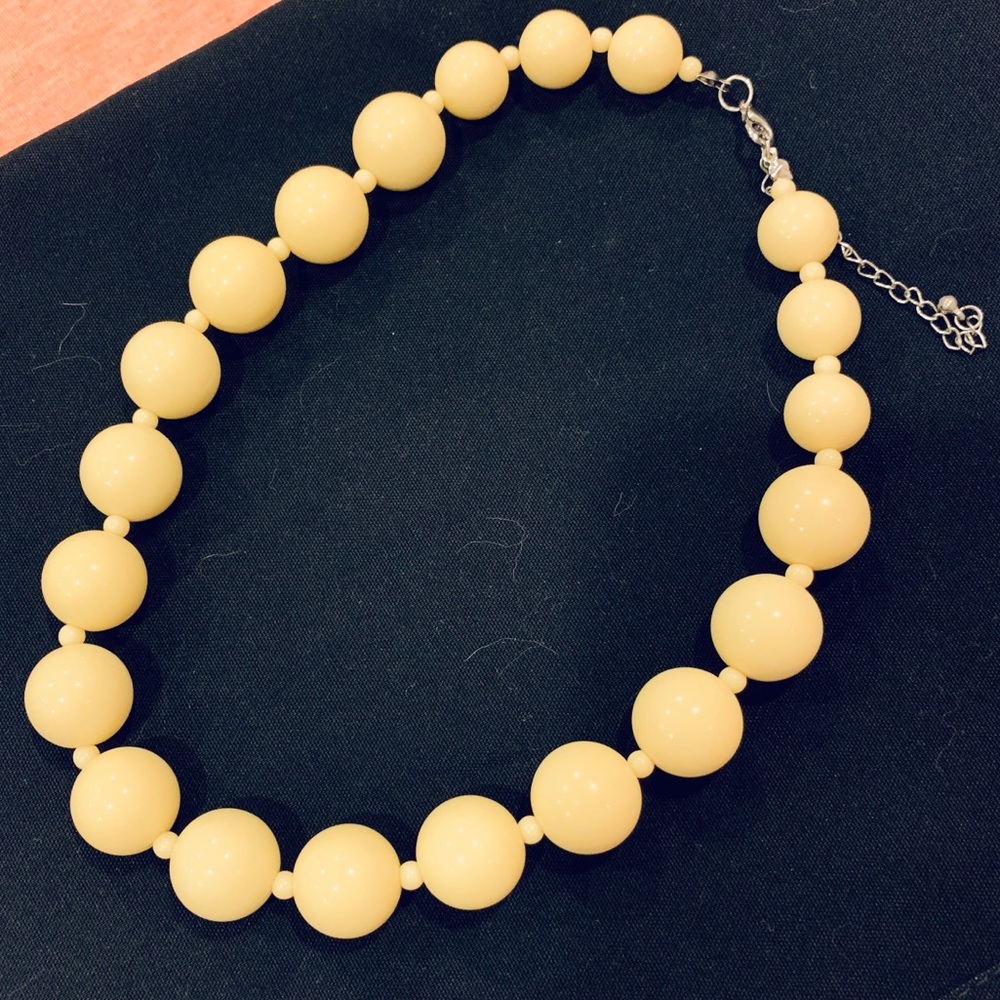 🔆3️⃣for💲1️⃣5️⃣🔆 Oversized yellow necklace